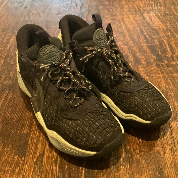 cosmic unity green glow on feet